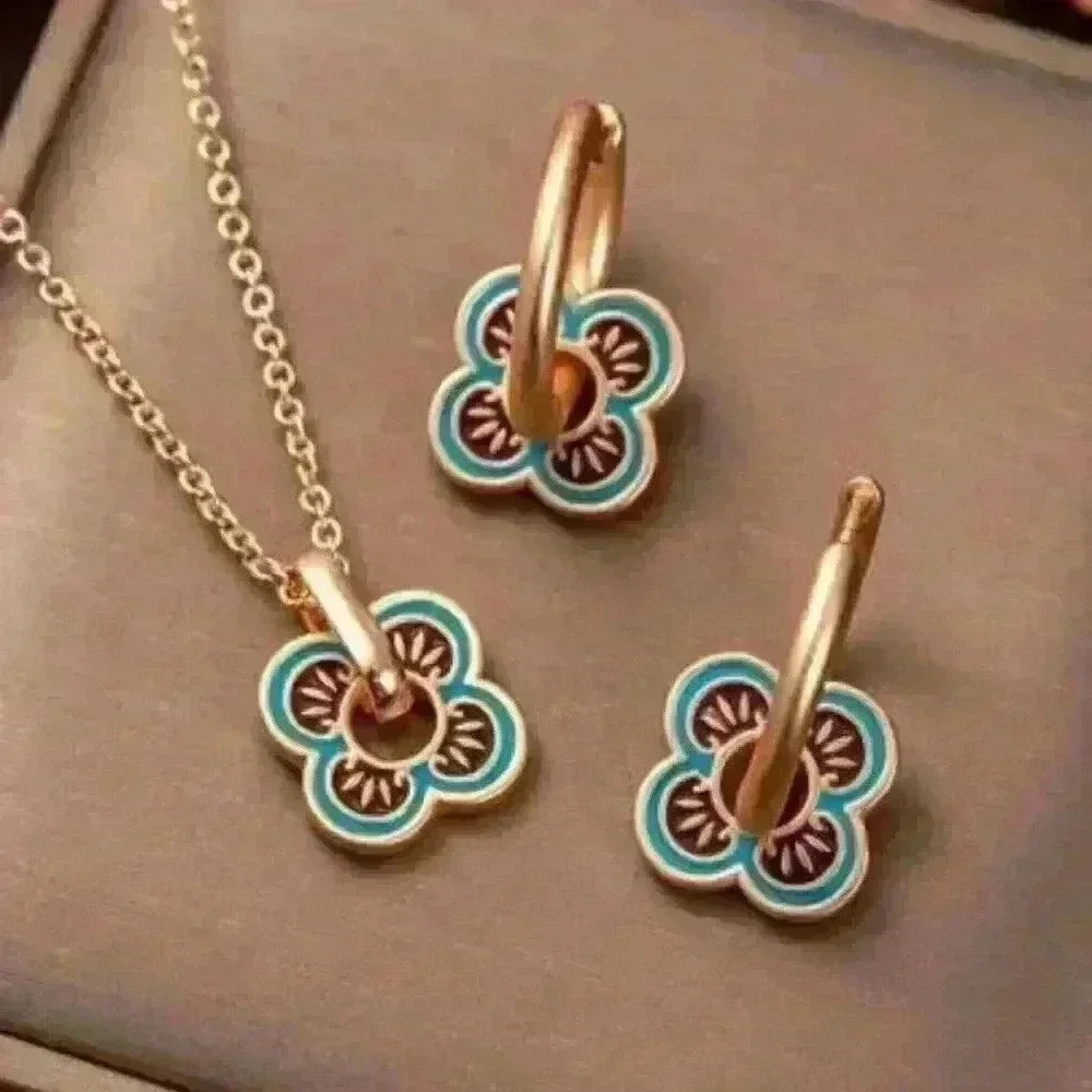 Clover Enamel Pendant & Earrings Set in Gold Necklace